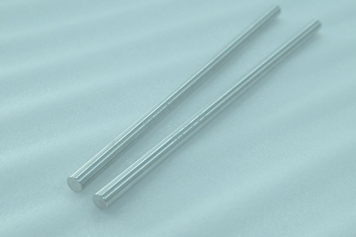 A horizontal aluminum rod 4.8 cm